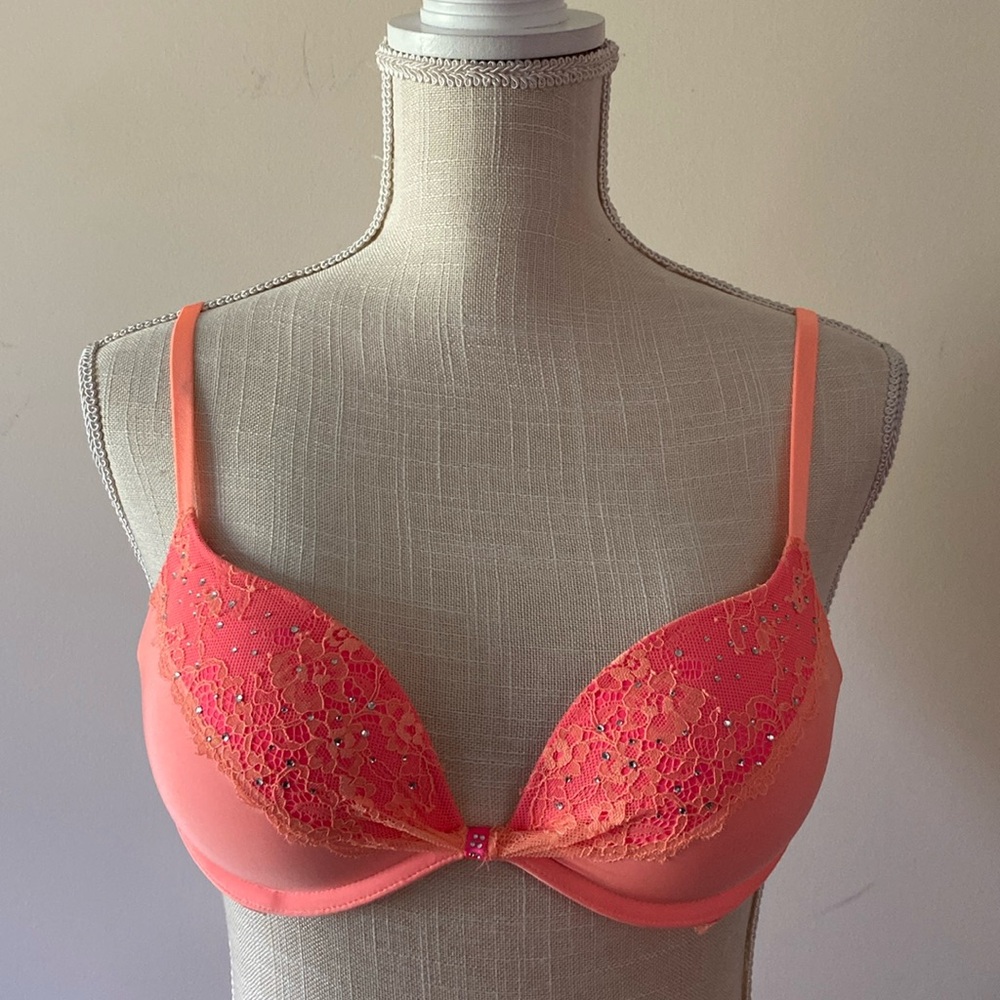 Victoria Secret Padded Demi Buste Coussing pink with rhinestones bra size 34B